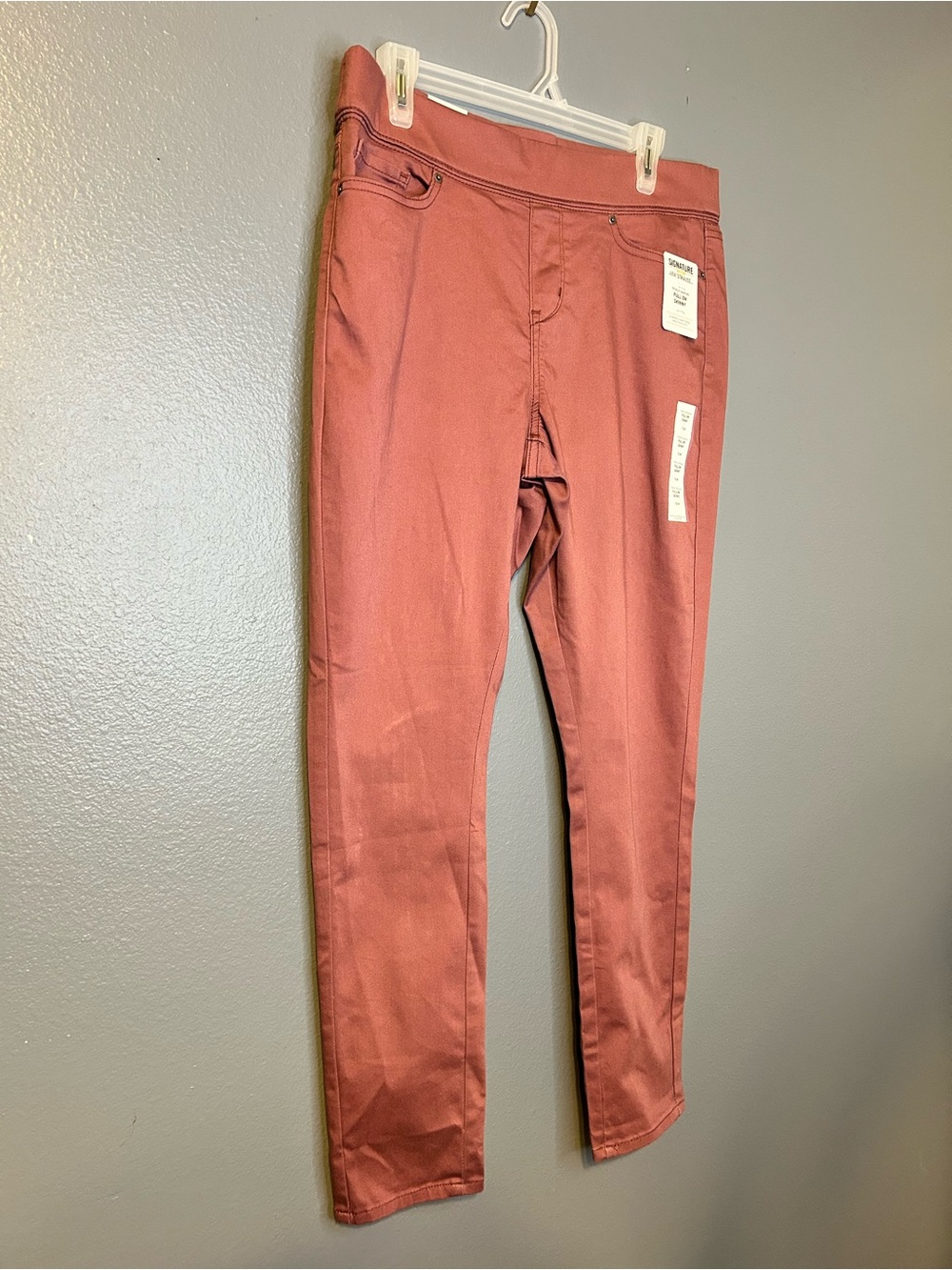 Signature Levi Women's Skinny Totally Shaping Pull Jeans in Rosewood 12